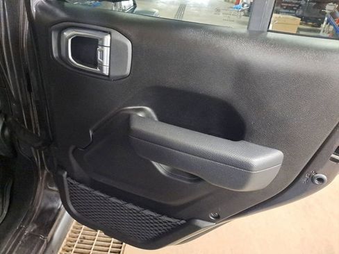 Used 2024 Jeep Wrangler Unlimited Rubicon w/ XTREMEE 35" Tire Package image 18