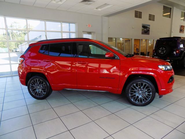 Certified 2022 Jeep Compass Limited AWD/4WD image 17