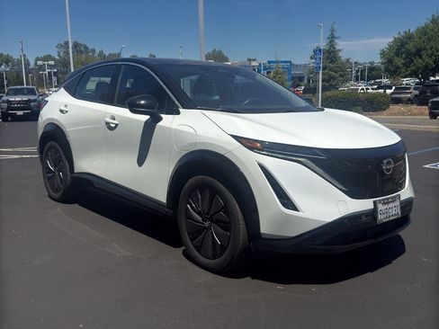 Certified 2023 Nissan Ariya FWD image 3