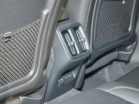 New 2025 Volvo XC40 B5 Plus w/ Climate Package image 18