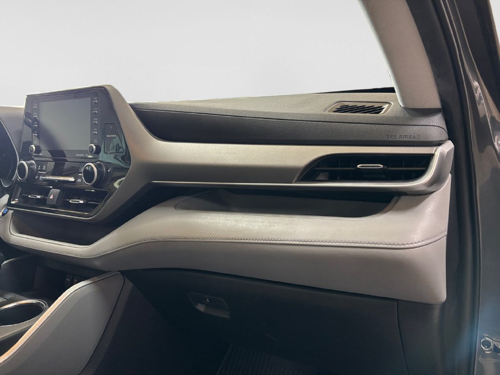 Used 2021 Toyota Highlander XLE FWD image 50