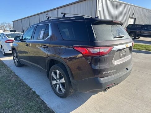 Used 2021 Chevrolet Traverse LT w/ LT Premium Package image 2