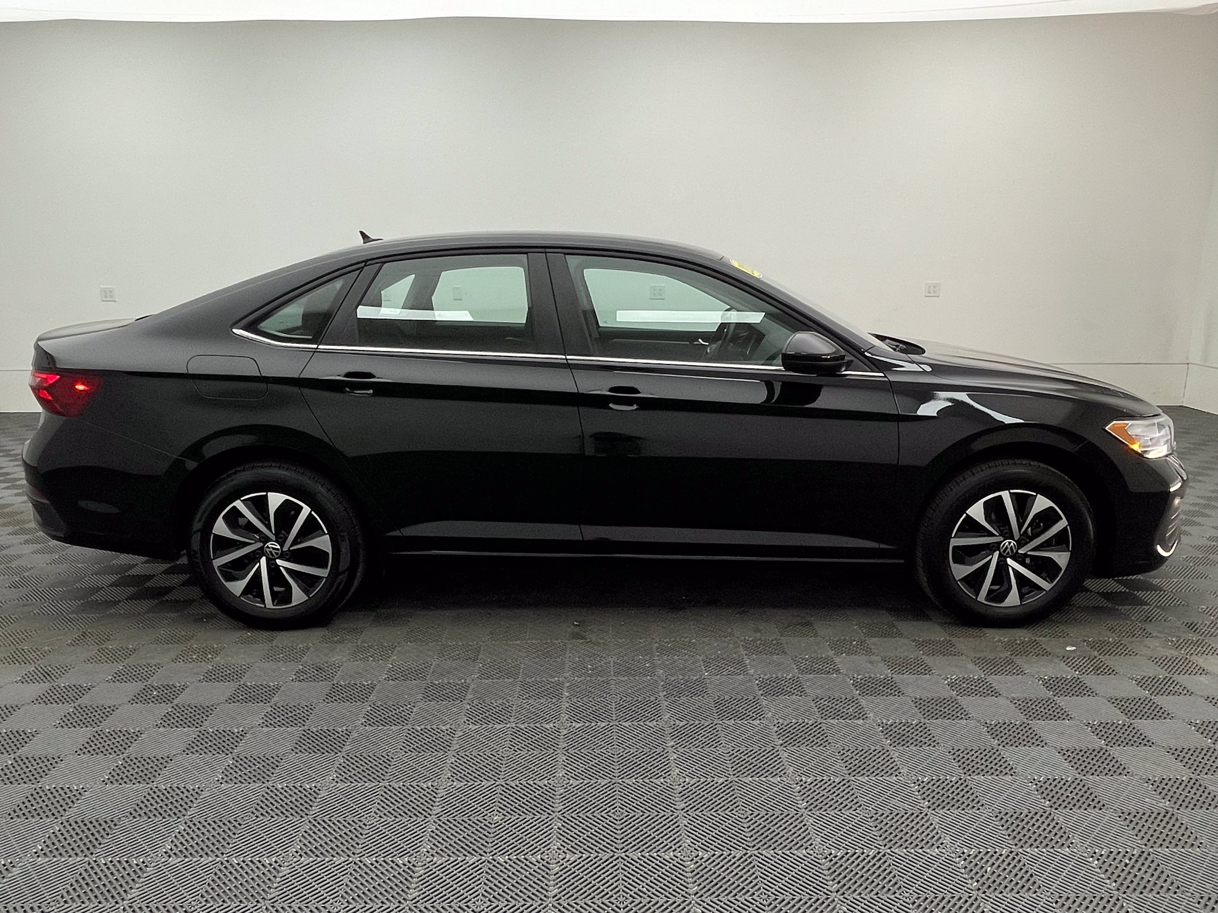 Used 2024 Volkswagen Jetta S FWD image 5