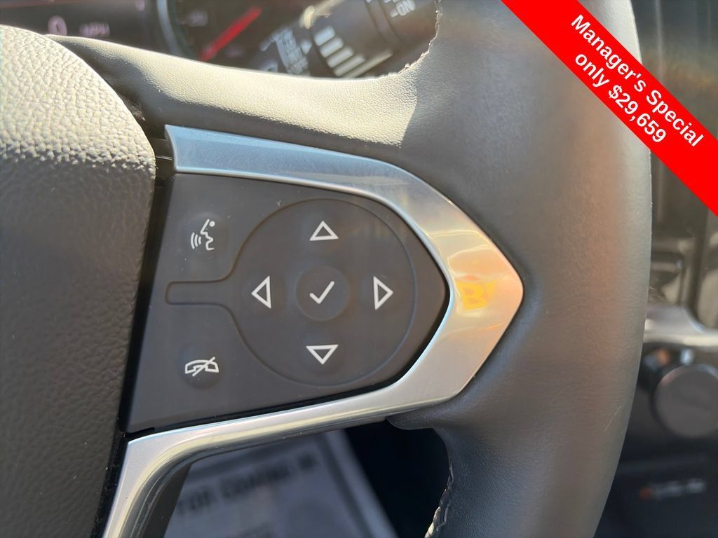 Used 2023 Chevrolet Traverse LT AWD/4WD image 14
