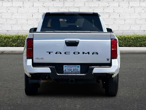 Used 2025 Toyota Tacoma SR5 AWD/4WD image 5