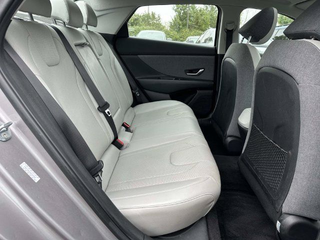 Used 2021 Hyundai Elantra Limited FWD image 11