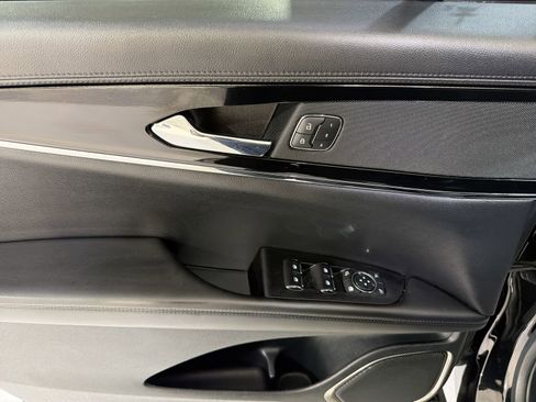 Used 2023 Lincoln Nautilus FWD w/ Premium Package image 12