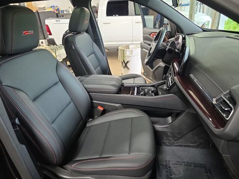 Used 2025 Chevrolet Traverse Z71 w/ Driver Confidence Package AWD/4WD image 10