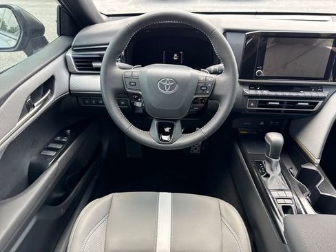 Used 2025 Toyota Camry SE w/ Convenience Package FWD image 19