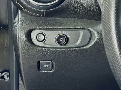 Used 2023 Chevrolet Blazer LT image 21