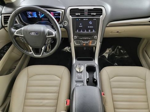 Used 2017 Ford Fusion SE w/ Fusion SE Technology Package FWD image 20