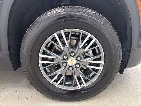 Used 2026 Chevrolet Traverse LT image 32