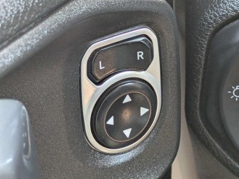 Used 2018 Jeep Wrangler Unlimited Sport S AWD/4WD image 23