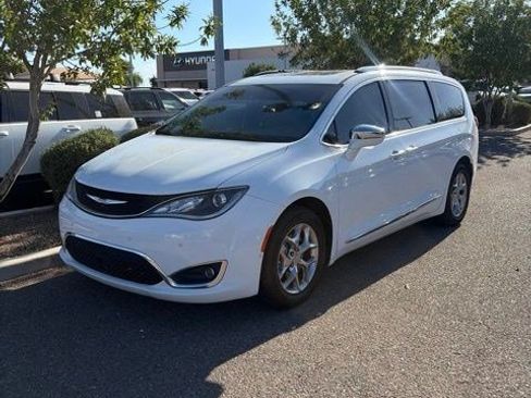 Used 2017 Chrysler Pacifica Limited w/ UConnect Theater Package FWD image 1