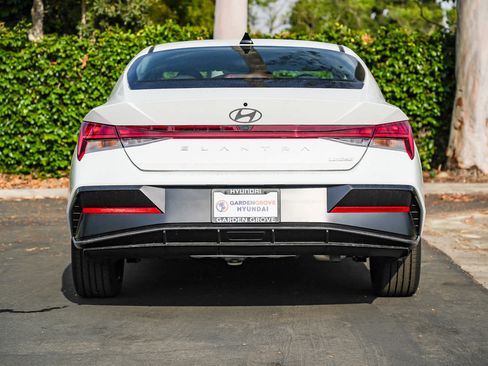 New 2026 Hyundai Elantra Limited FWD image 7