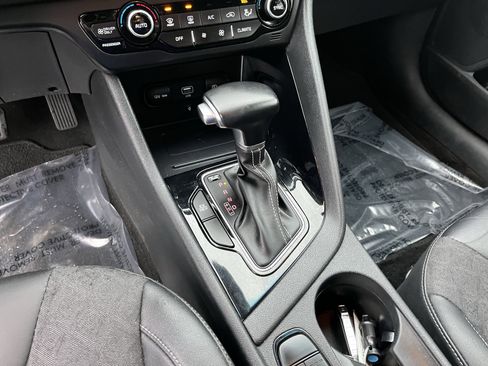 Used 2022 Kia Niro EX image 23