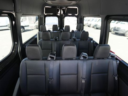 Used 2025 Mercedes-Benz Sprinter 2500 image 8