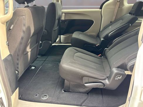 Used 2023 Chrysler Voyager LX FWD image 12