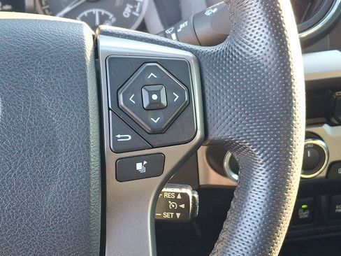 Used 2016 Toyota Tacoma Limited image 23