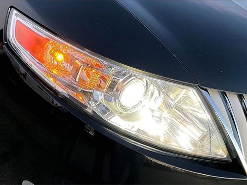 Used 2009 Lincoln MKS image 32