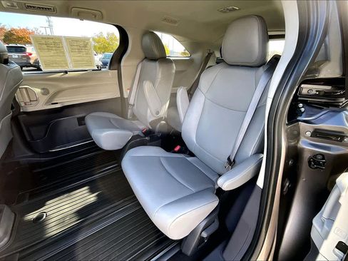 Certified 2023 Toyota Sienna XLE image 20