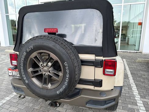 Used 2016 Jeep Wrangler Unlimited Sahara AWD/4WD image 10