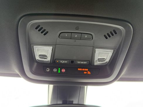 Used 2023 Chevrolet Traverse LT AWD/4WD image 17