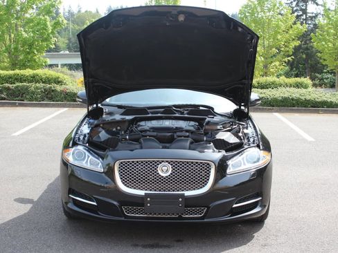Used 2013 Jaguar XJ AWD image 30