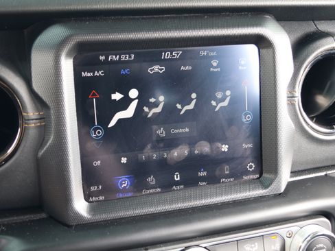 Used 2022 Jeep Gladiator Overland AWD/4WD image 24