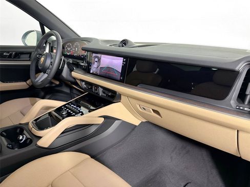 Certified 2026 Porsche Cayenne AWD/4WD image 28