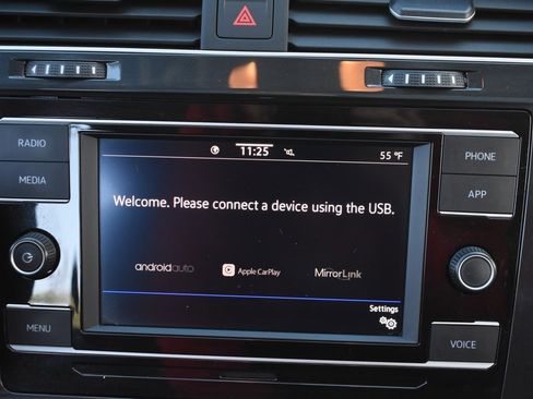 Used 2021 Volkswagen Golf 4-Door image 35