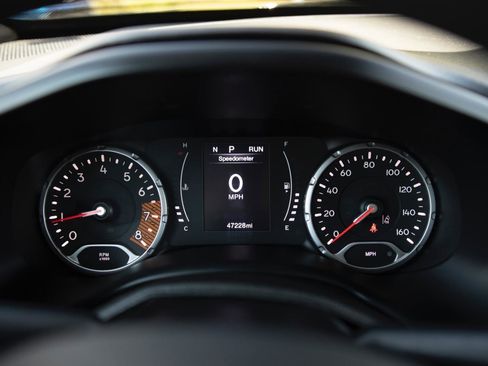 Used 2023 Jeep Renegade Latitude AWD/4WD image 4