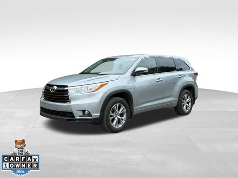 Used 2016 Toyota Highlander Plus AWD/4WD image 1