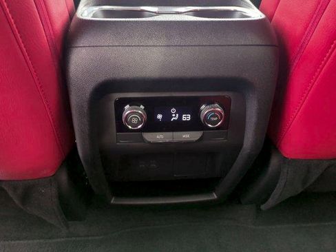 Used 2025 Chevrolet Traverse LT w/ Midnight/Sport Edition image 20