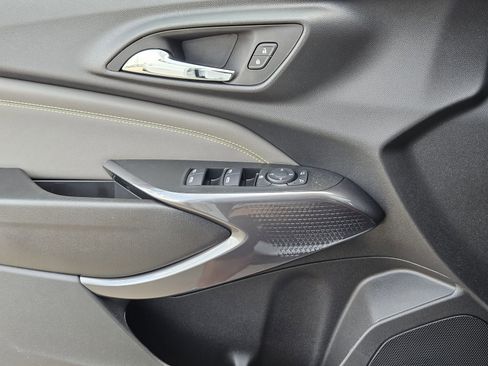 New 2026 Chevrolet Trax ACTIV w/ Sunroof Package FWD image 24