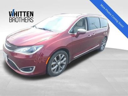 Used 2019 Chrysler Pacifica Limited w/ Tire & Wheel Group