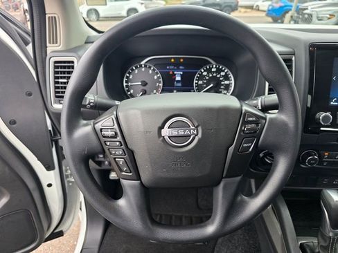 Used 2022 Nissan Frontier SV image 13