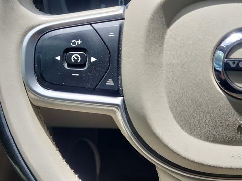 Used 2018 Volvo XC60 T5 Momentum w/ Convenience Package AWD/4WD image 22