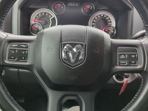 Used 2018 RAM 2500 SLT w/ Luxury Group image 16