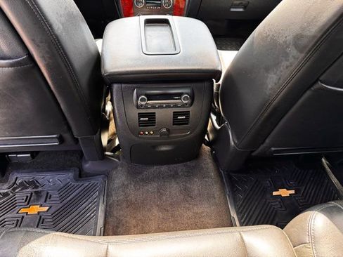 Used 2013 Chevrolet Avalanche LTZ AWD/4WD image 32