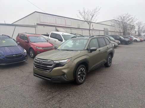 Used 2025 Subaru Forester Premium image 15