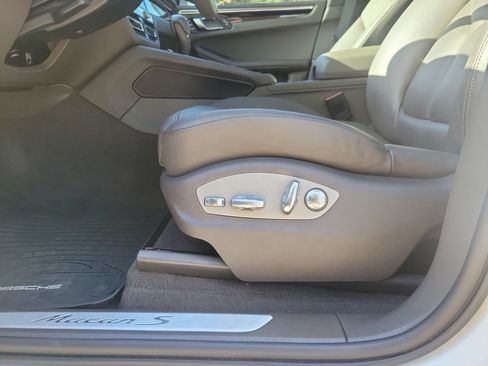 Used 2023 Porsche Macan S AWD/4WD image 25