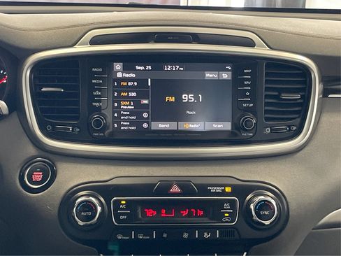 Used 2020 Kia Sorento SX image 18