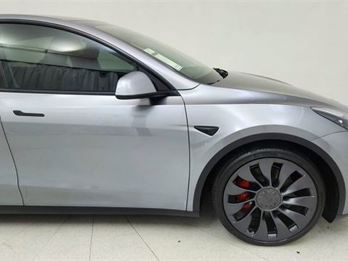 Used 2025 Tesla Model Y Performance image 7