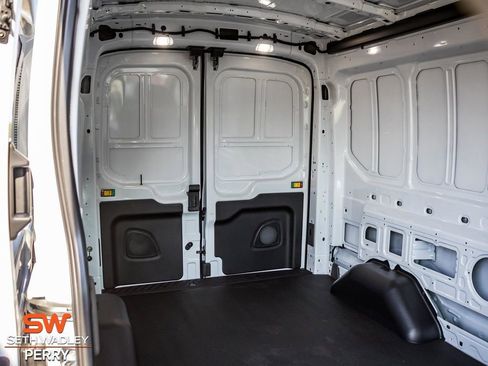 New 2025 Ford Transit 250 148 Medium Roof image 12