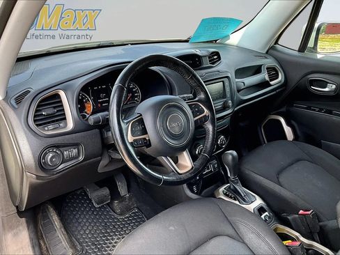 Used 2017 Jeep Renegade Latitude AWD/4WD image 16