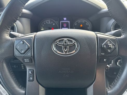 Used 2017 Toyota Tacoma TRD Off-Road image 9