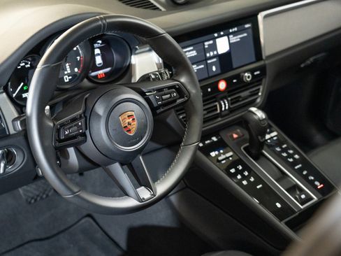 Used 2026 Porsche Macan AWD/4WD image 16