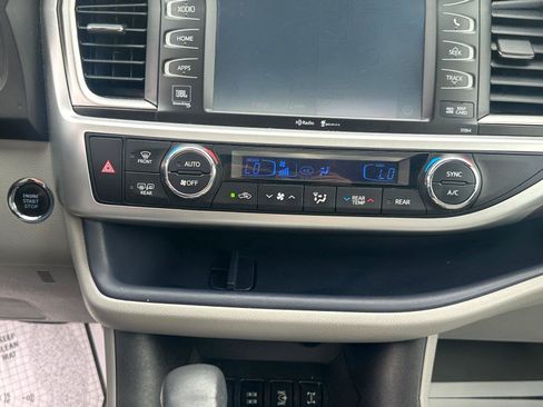 Used 2015 Toyota Highlander Limited w/ Driver Technology Package AWD/4WD image 26