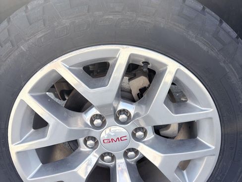 Used 2019 GMC Yukon SLE w/ SLE Value Package AWD/4WD image 10